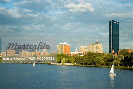 Voiliers dans une rivière, la rivière Charles, Boston, Massachusetts, USA