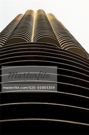 Flachwinkelansicht eines Gebäudes in einer Stadt, Marina City Komplex, Chicago, Illinois, USA