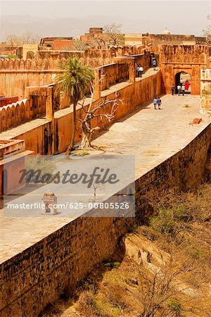 Vue grand angle de la promenade d'un fort, Jaigarh Fort, Jaipur, Rajasthan, Inde