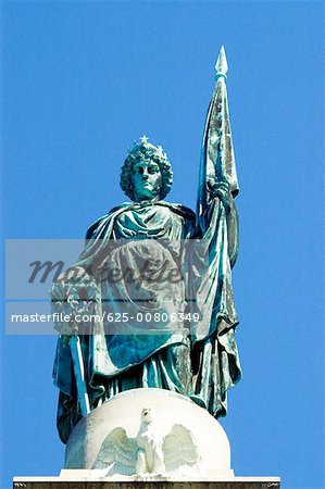 Vue d'angle faible d'un statue, Boston, Massachusetts, USA