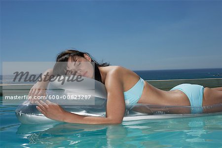 Frau, Schwimmen im Pool