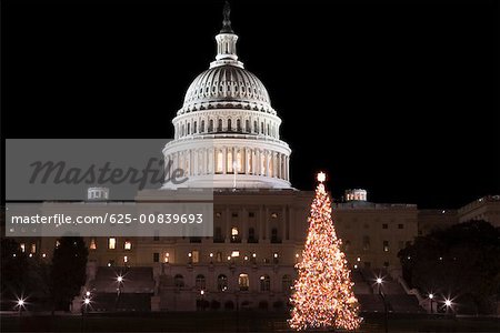 Regierungsgebäude beleuchtet in der Nacht, Kapitol, Washington DC, USA