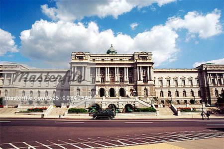 Vehicle in front of a government building, Library of Congress, Washington DC, USA