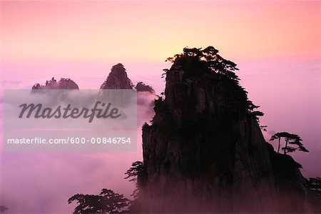 Berge Gipfel über Wolken, Mount Huangshan, Anhui Provinz, China