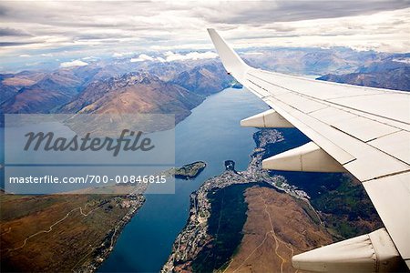 Vue des montagnes remarquables et le lac Wakatipu, d'avion, Queenstown, Nouvelle-Zélande Vue des montagnes remarquables et le lac Wakatipu, d'avion, Queenstown, Nouvelle-Zélande