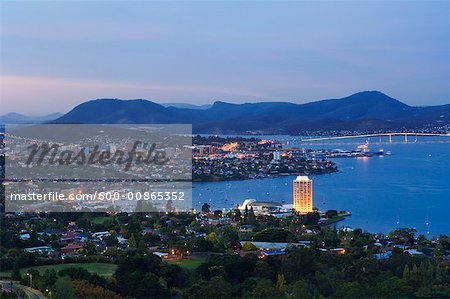 Derwent River in der Abenddämmerung, Hobart, Tasmanien, Australien