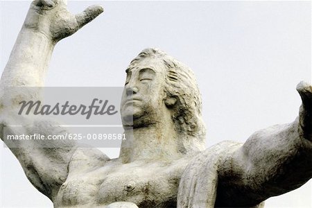 Vue d'angle faible d'une statue, Nagasaki, Japon