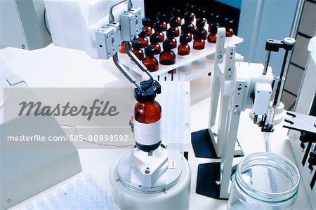 Preparation of artificial flavor samples with the help of robotic arms