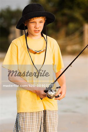 Gros plan d'un garçon de pêche