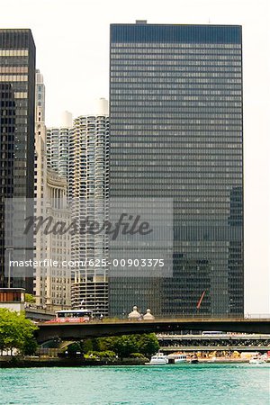 Gebäude am Wasser, Chicago, Illinois, USA