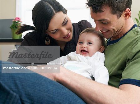 Porträt von Eltern mit Baby
