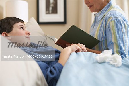 Großmutter lesen Enkel