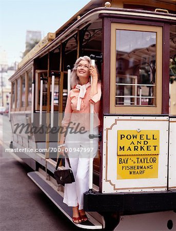 Femme sur le chariot, San Francisco, Californie, USA