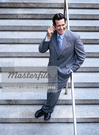 Portrait d'homme d'affaires de téléphone cellulaire