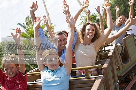 Famille sur un Roller Coaster