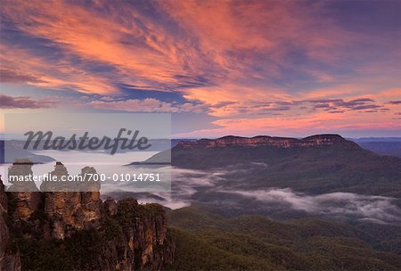 The Three Sisters & Mount Solitary, Blue Mountain National Park, New South Wales, Australia