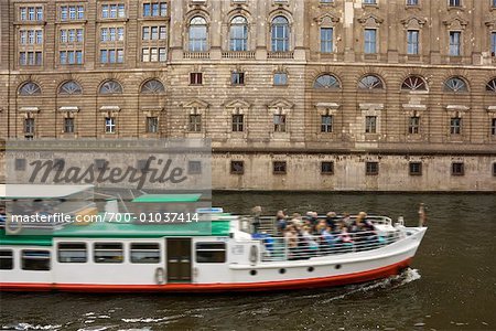 Informationsschalter Boot auf der Spree, Berlin, Deutschland