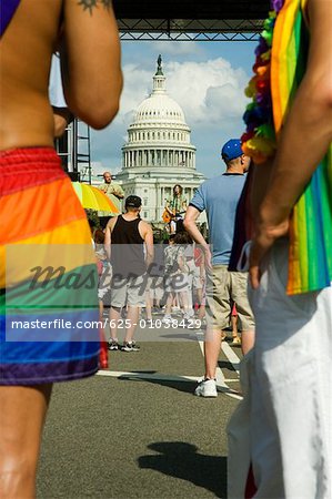 Gay parade devant un bâtiment du Capitol Building, Washington DC, USA
