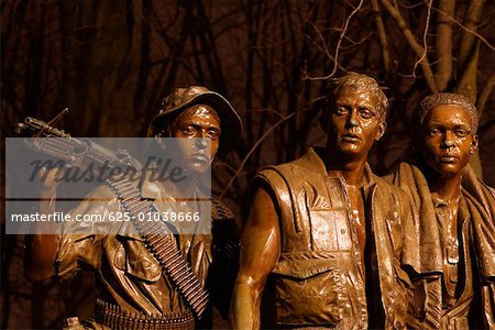 Skulptur von drei Soldaten am Denkmal, Vietnam Veterans Memorial, Washington DC, USA