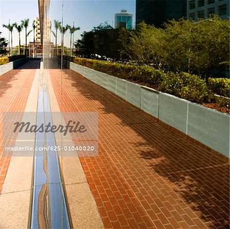 Réflexion d'un bâtiment sur verre Miami, Florida, USA