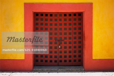 Cadenas sur les portes, Cartagena, Colombia