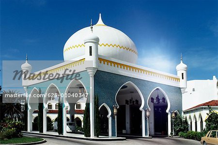 Vue latérale d'un hall de l'hôtel élégant sur une journée ensoleillée, Freeport, Grand Bahamas, Bahamas