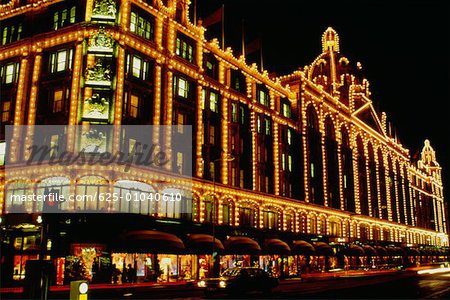 Vue d'un illuminé Harrods Dept Store, Londres