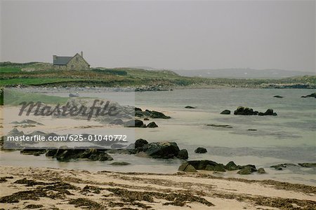 Rochers sur la plage, côte ouest, comté de Galway, Irlande