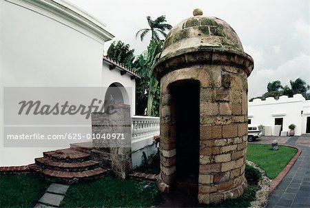 Vue latérale d'une structure en forme de dôme, Puerto Rico