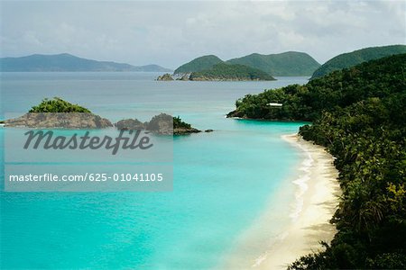 Vue aérienne d'une baie, Trunk Bay, St. John ' s, des îles Vierges américaines