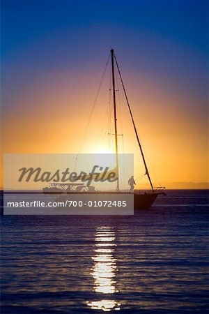 Voilier au coucher du soleil, Moreton Island, Queensland, Australie