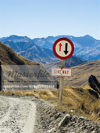 Straßenschild auf Dirt Road, Queenstown, Südinsel, Neuseeland