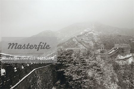 Enceinte fortifiée en passant par les montagnes, grande muraille, Chine