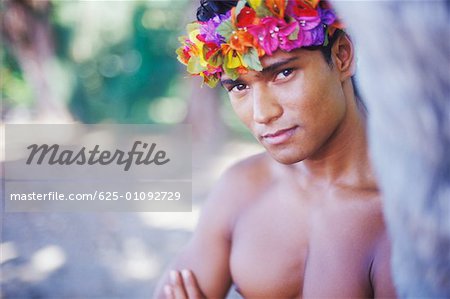 Portrait d'un jeune homme souriant, Hawaii, USA