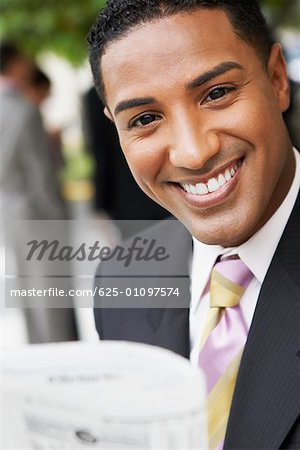 Portrait d'un homme d'affaires souriant