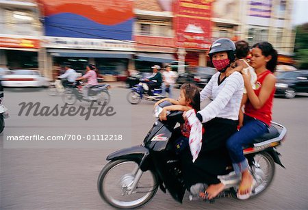 Famille moto, Phnom Penh, Cambodge