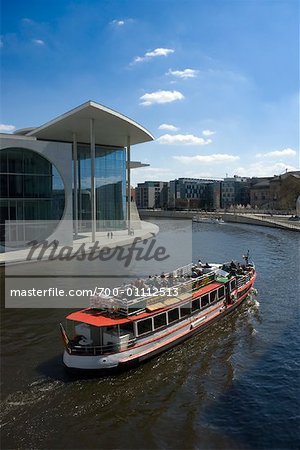 Informationsschalter Boot an Spree, Berlin, Deutschland