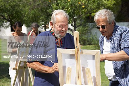 Personnes à la classe de peinture