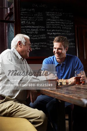 Hommes dans la Pub