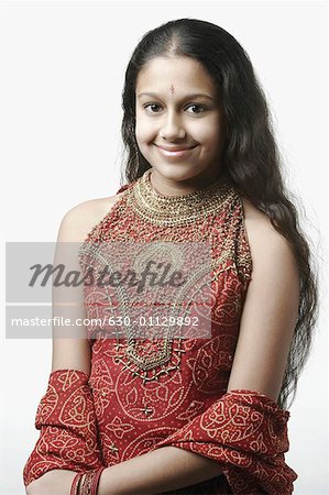 Portrait d'une jeune adolescente souriant