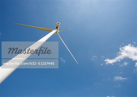 Éolienne, vue d'angle faible