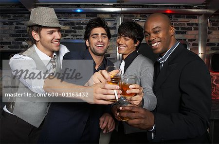 Portrait de l'homme dans un Bar