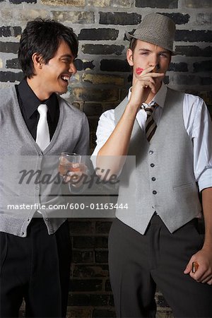 Portrait de l'homme dans un Bar