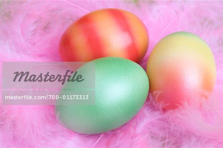 Oeufs de Pâques colorés