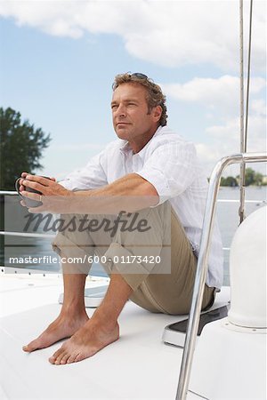 Mann auf Boot