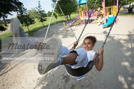 Mädchen auf Schaukel