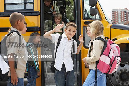 Enfants Boarding School Bus