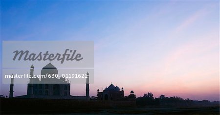 Silhouette d'un mausolée, Taj Mahal, Agra, Uttar Pradesh, Inde