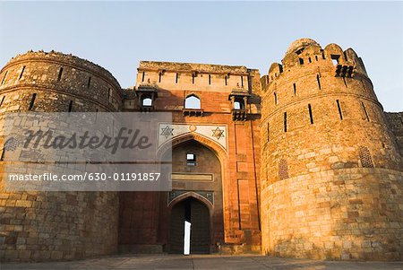 Low Angle View of der Eingang zu einer Festung, Old Fort, Neu Delhi, Indien