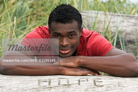 Portrait d'un homme à la plage